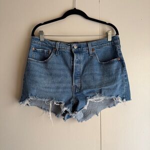 Levis 501 Raw Hem Blue Jean Shorts Button Fly Women’s Size W33
